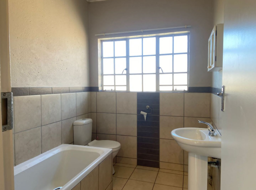 2 Bedroom Property for Sale in Waterval East North West